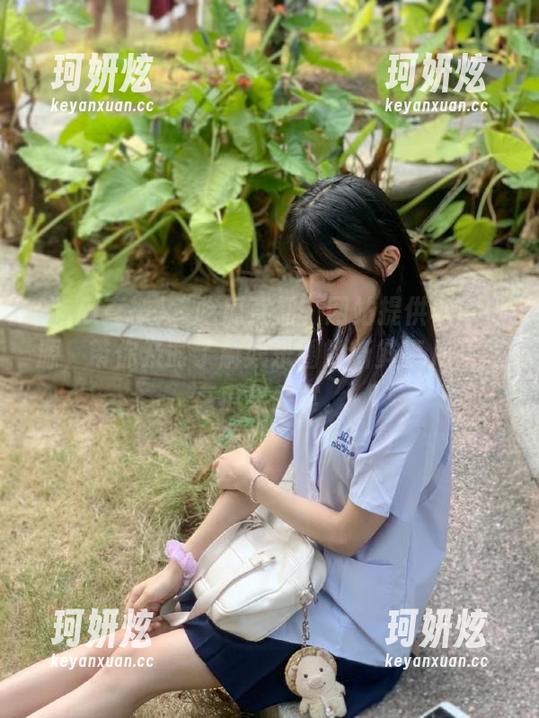 “吃瓜直播”网站提供丰富资源，带你及时了解娱乐圈的新鲜事儿，尽享瓜果盛宴。