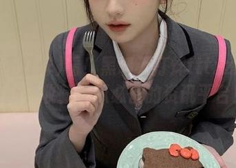 看！黑料不打烊tttzzz入口更新，收藏吃瓜必备的资讯平台！