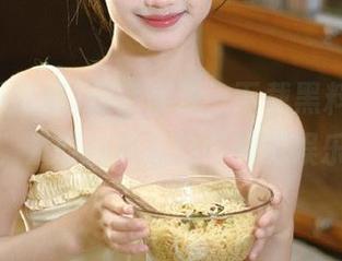 跟随潮流，下载黑料不打烊传送门，及时捕捉最热黑料和娱乐新闻！